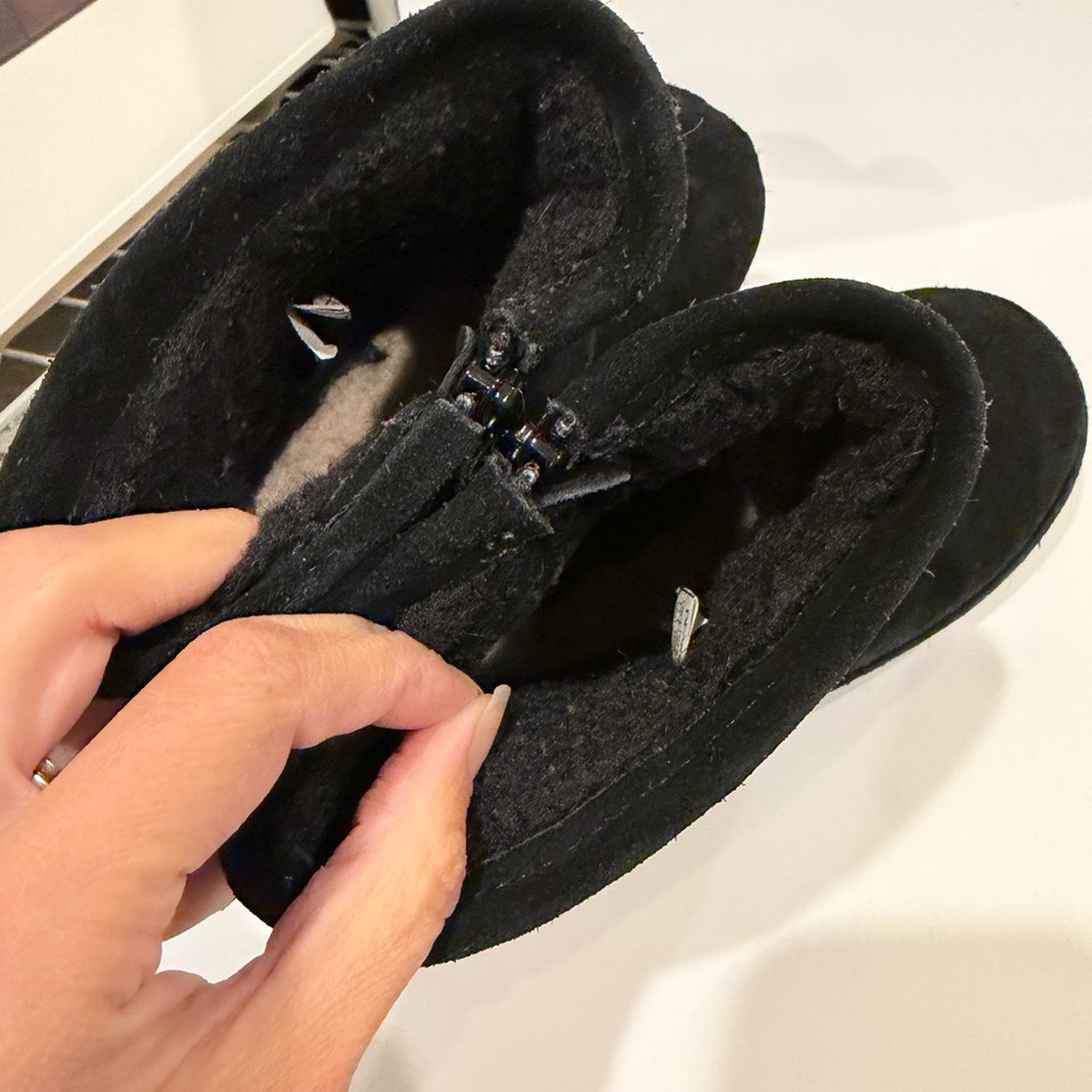 BearPaw Boots size 11 kids - Picture 6 of 10